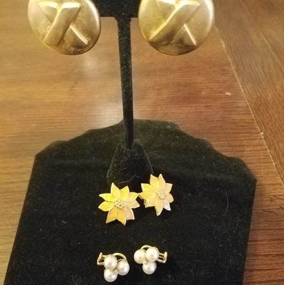Jewelry - Clip on earring lot ( please bundle )